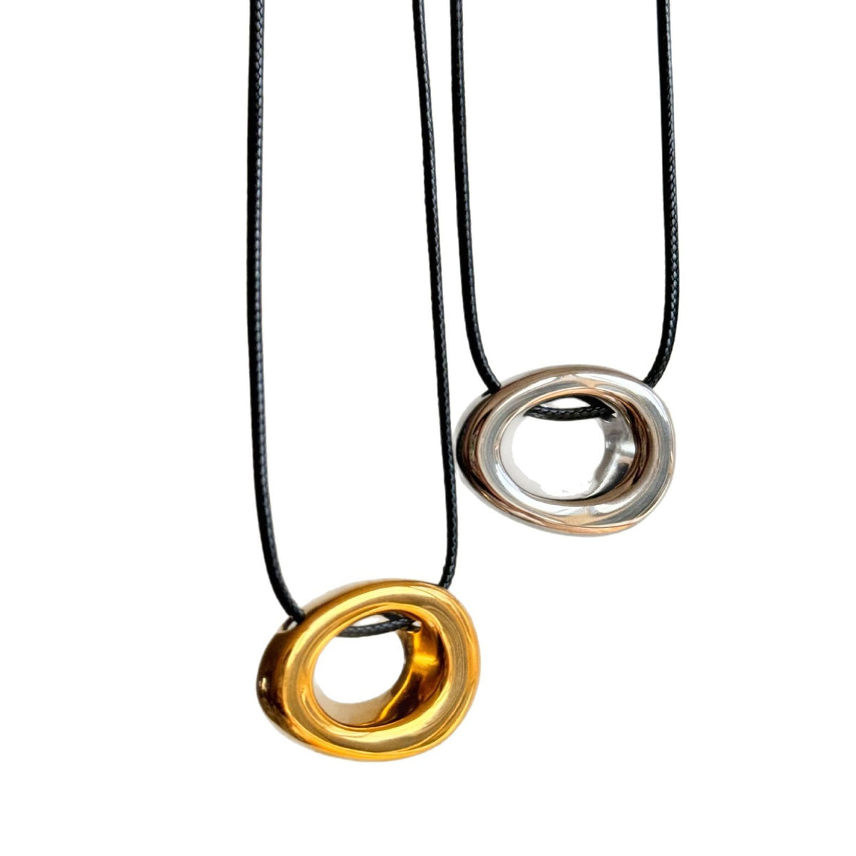 Classy Polished Circle Leather Necklace