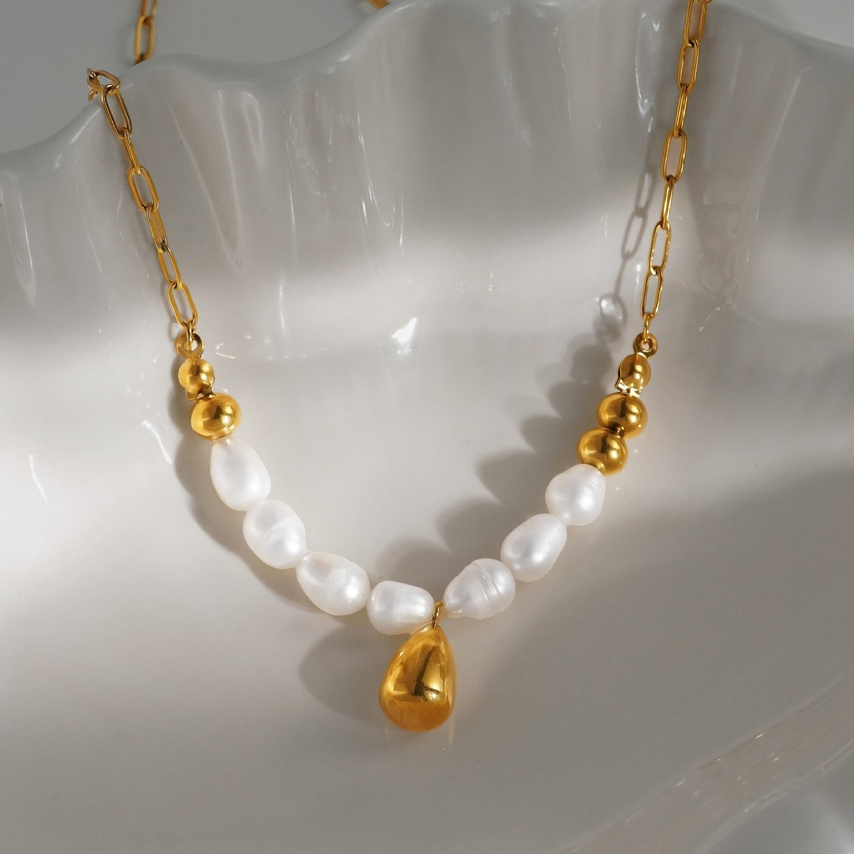 Vintage Inspired Faux Pearl Teardrop Necklace