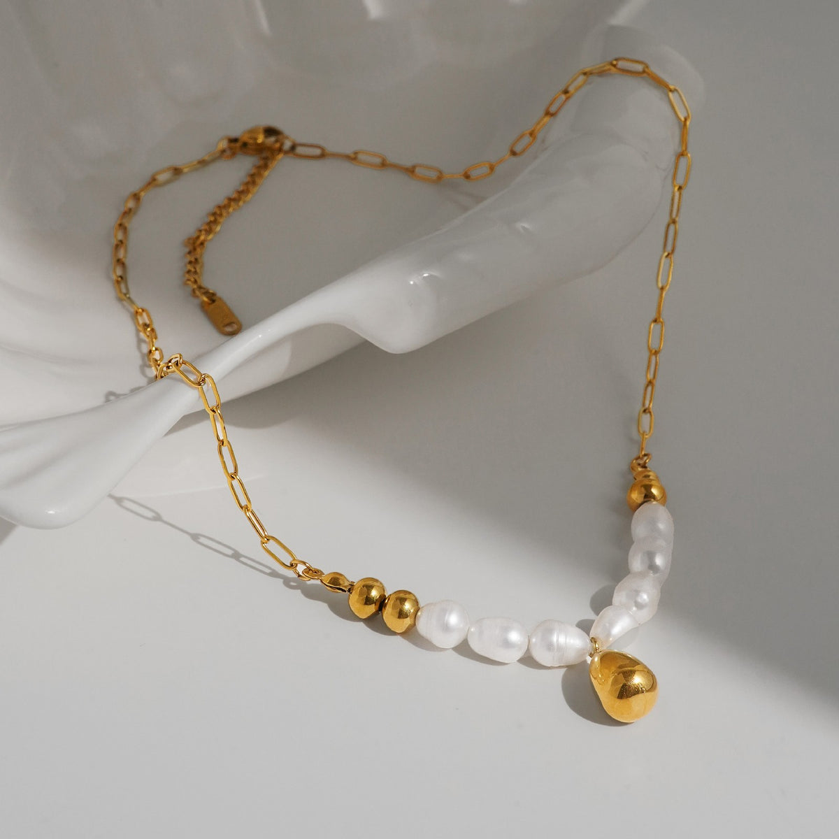 Vintage Inspired Faux Pearl Teardrop Necklace