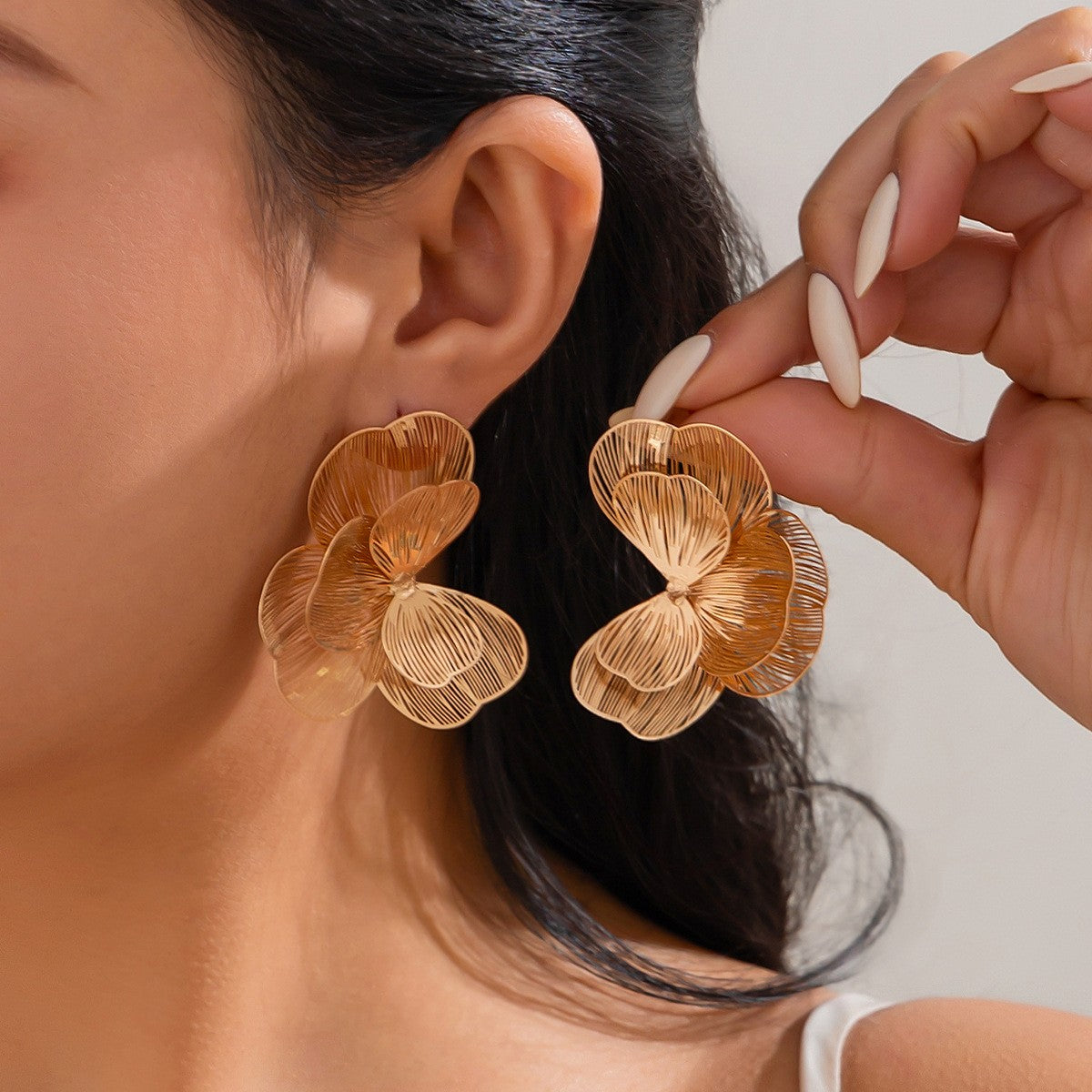 Classy Textured Floral Cluster Stud Earrings