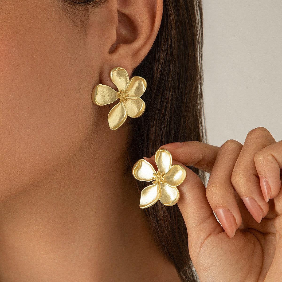Classy Textured Floral Cluster Stud Earrings