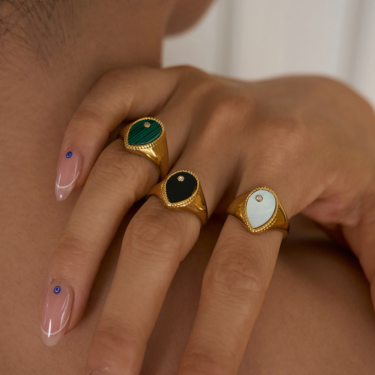 18k Classy Teardrop Inlay Ring