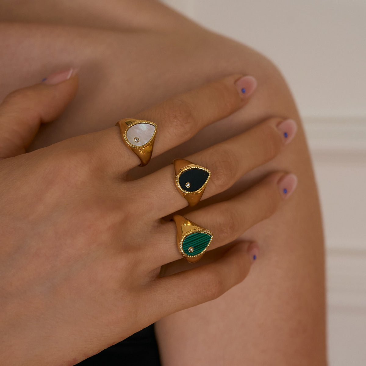 18k Classy Teardrop Inlay Ring