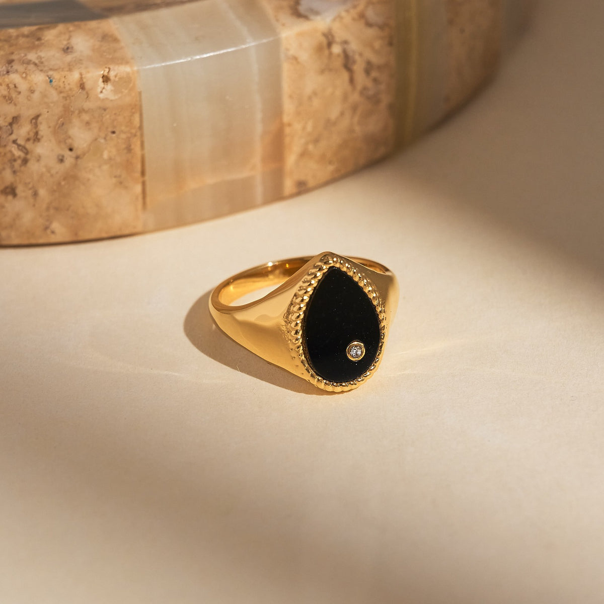 18k Classy Teardrop Inlay Ring