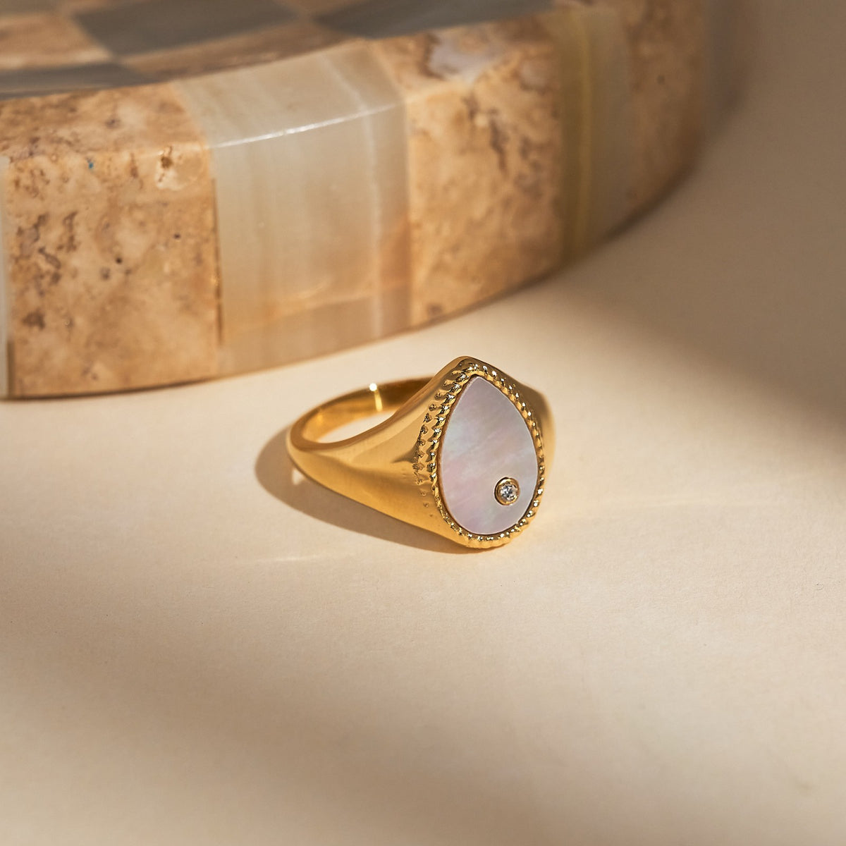 18k Classy Teardrop Inlay Ring