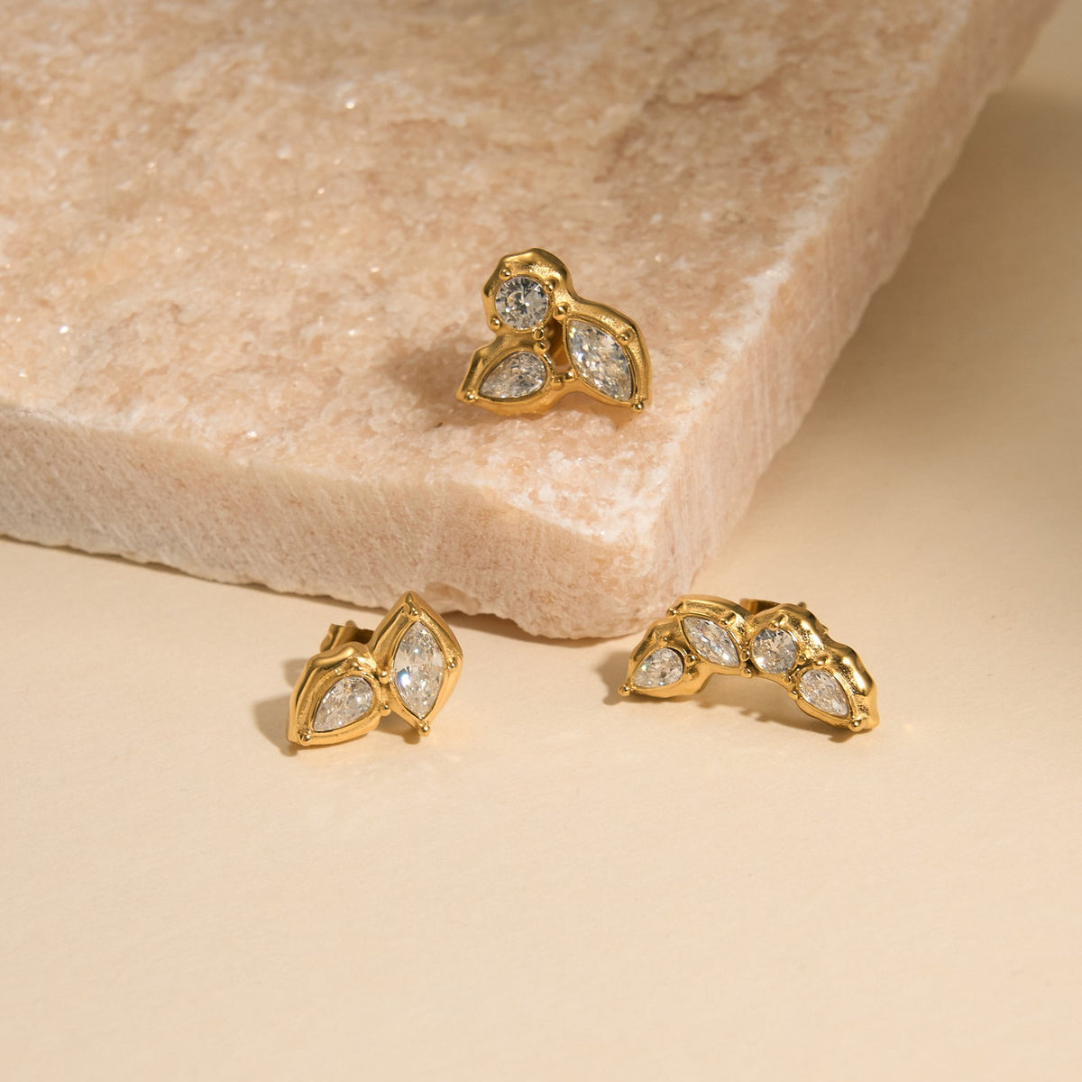 18k Dainty Geometric Zirconia Stud Earrings