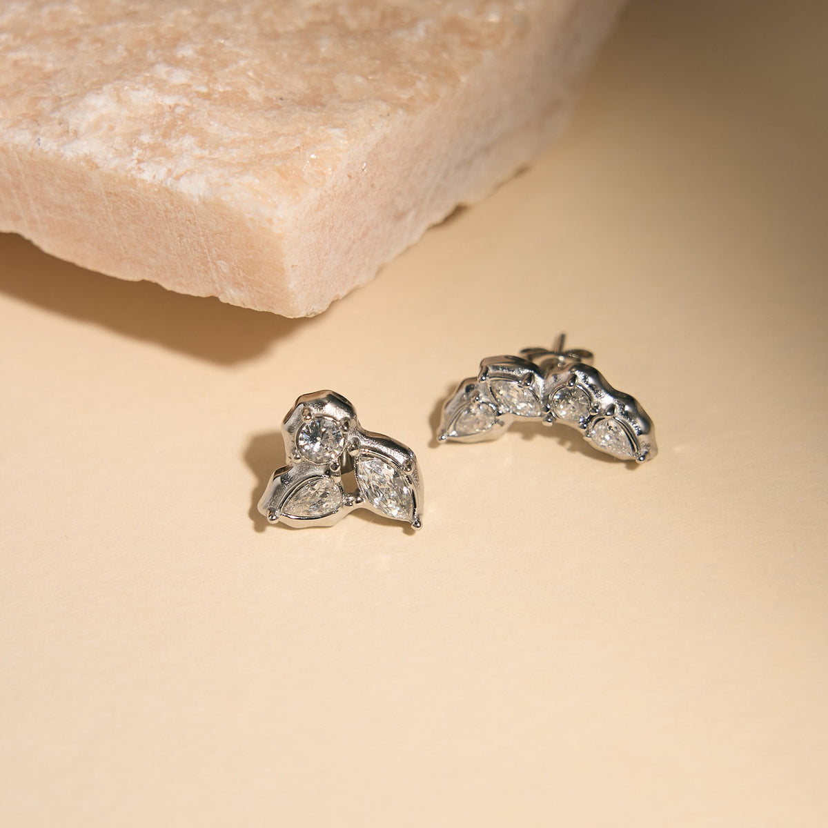 18k Dainty Geometric Zirconia Stud Earrings