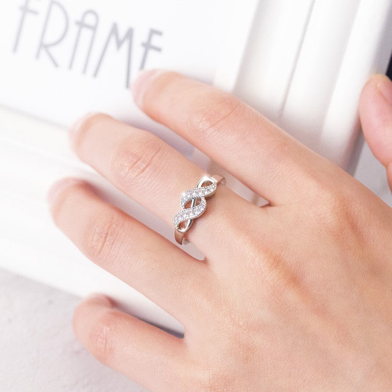 Elegant Twisted Zirconia Ring