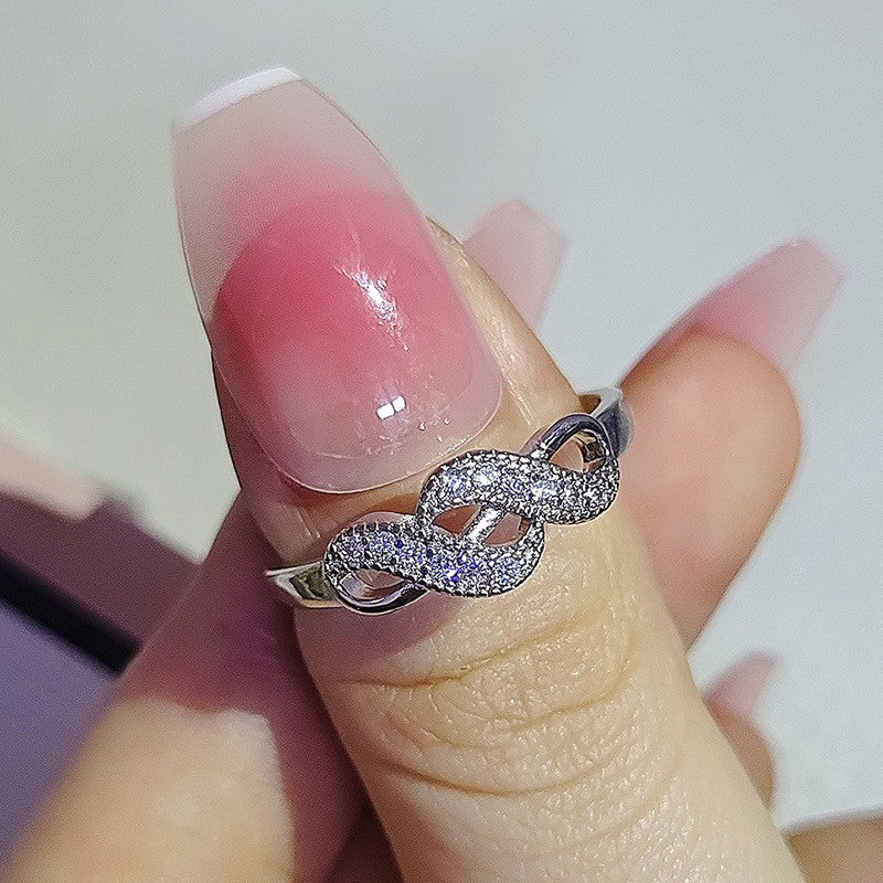 Elegant Twisted Zirconia Ring