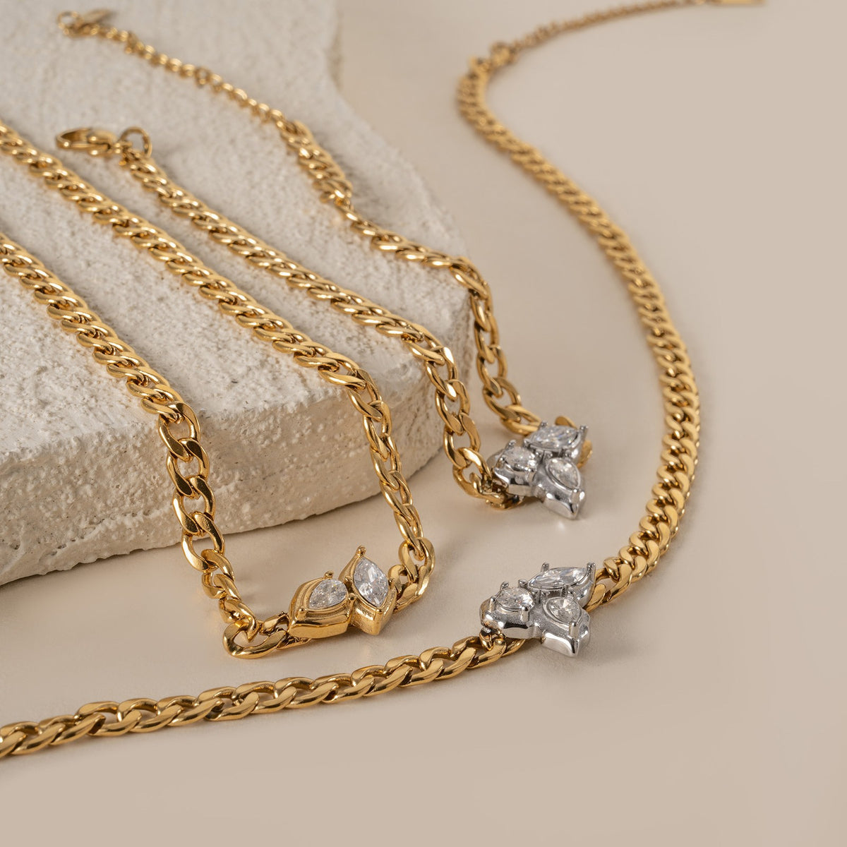 18k Classy Teardrop Curb Chain Necklace
