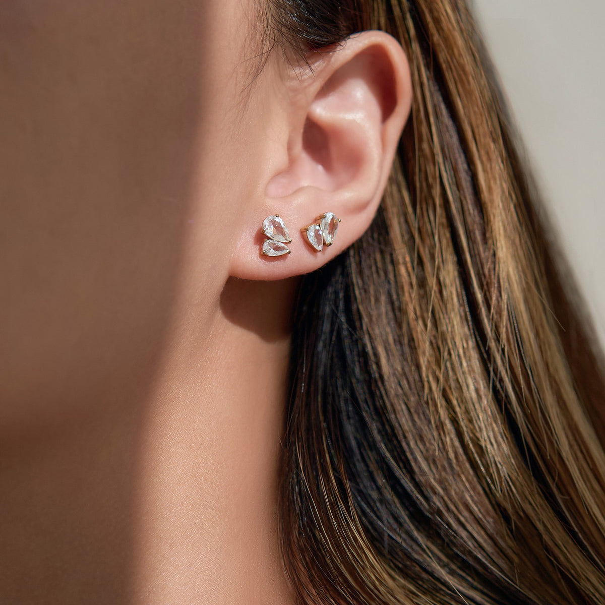 18k Dainty Mini Teardrop Stud Earrings