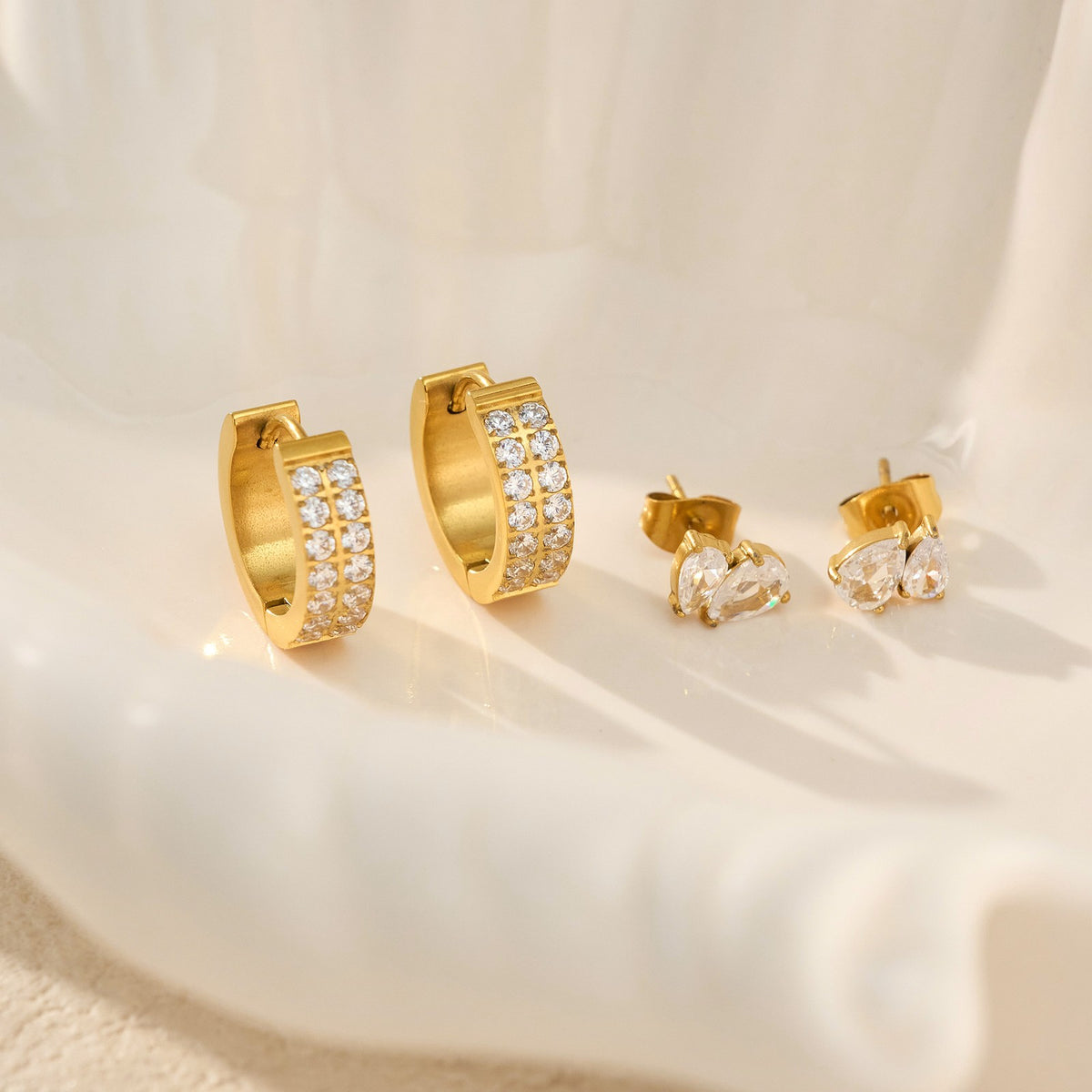 18k Dainty Mini Teardrop Stud Earrings