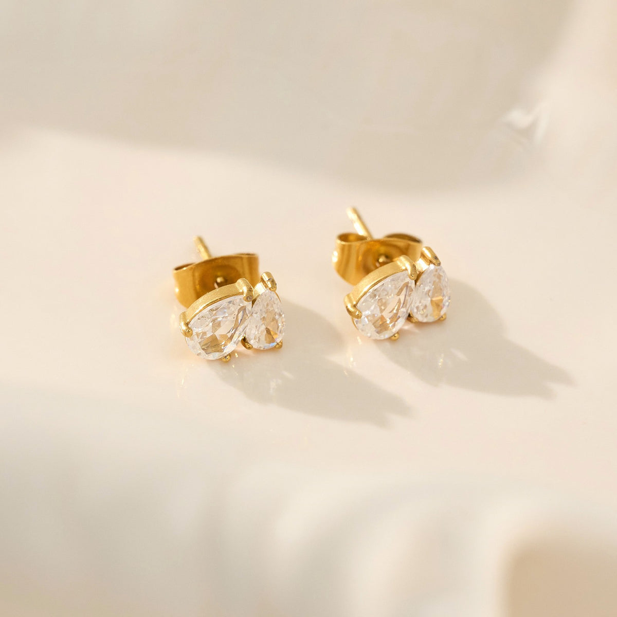 18k Dainty Mini Teardrop Stud Earrings