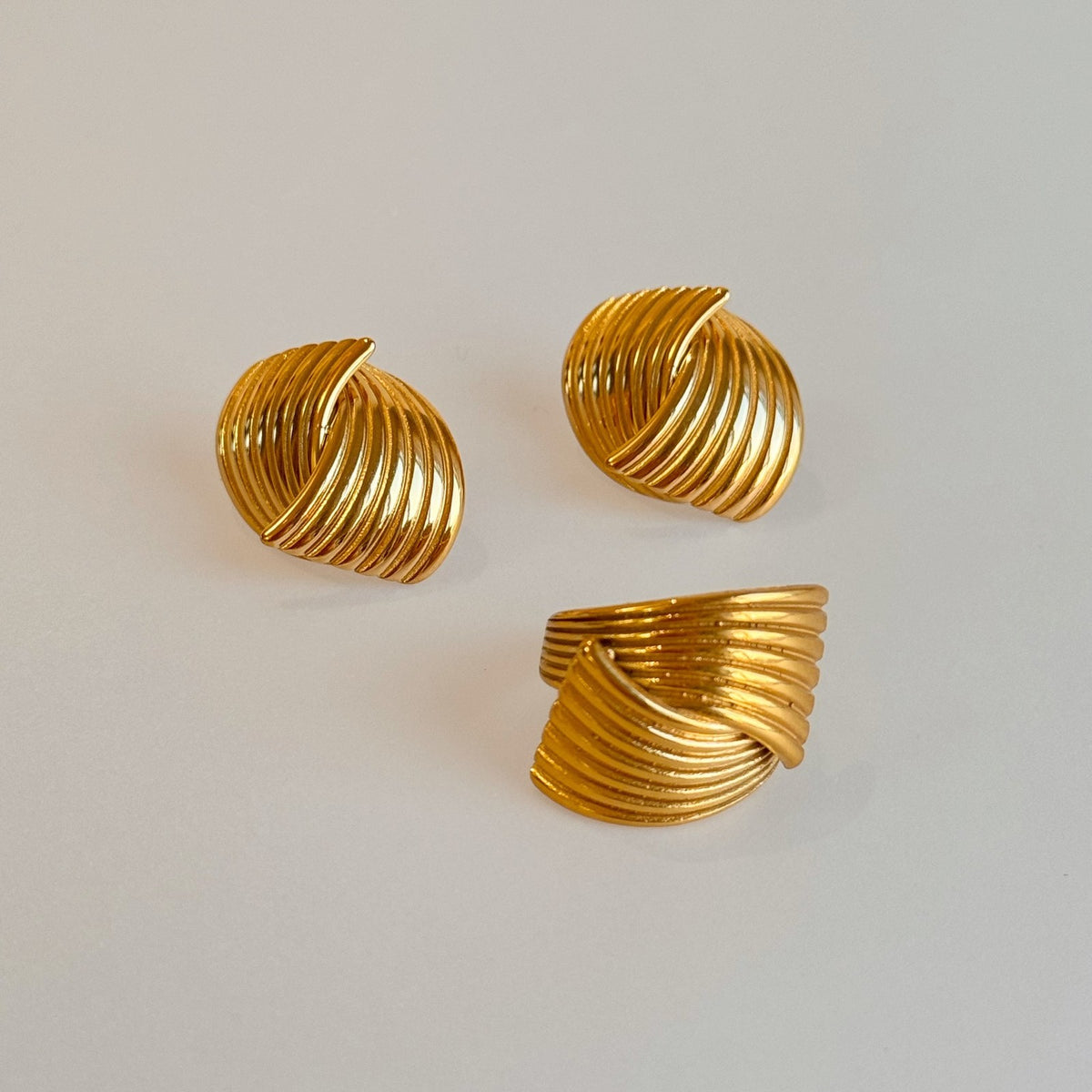 18k Classy Fluted Wrap Ring