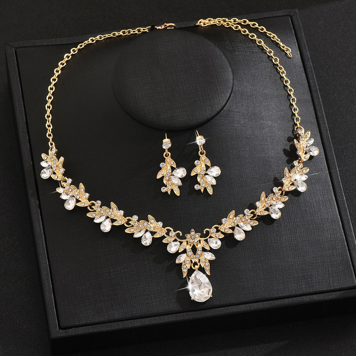 Elegant Emerald Teardrop Leaf Necklace & Earring Set