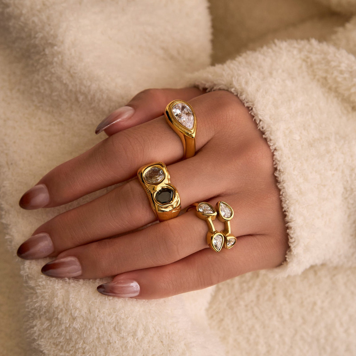 18k Classy Geometric Zircon Ring