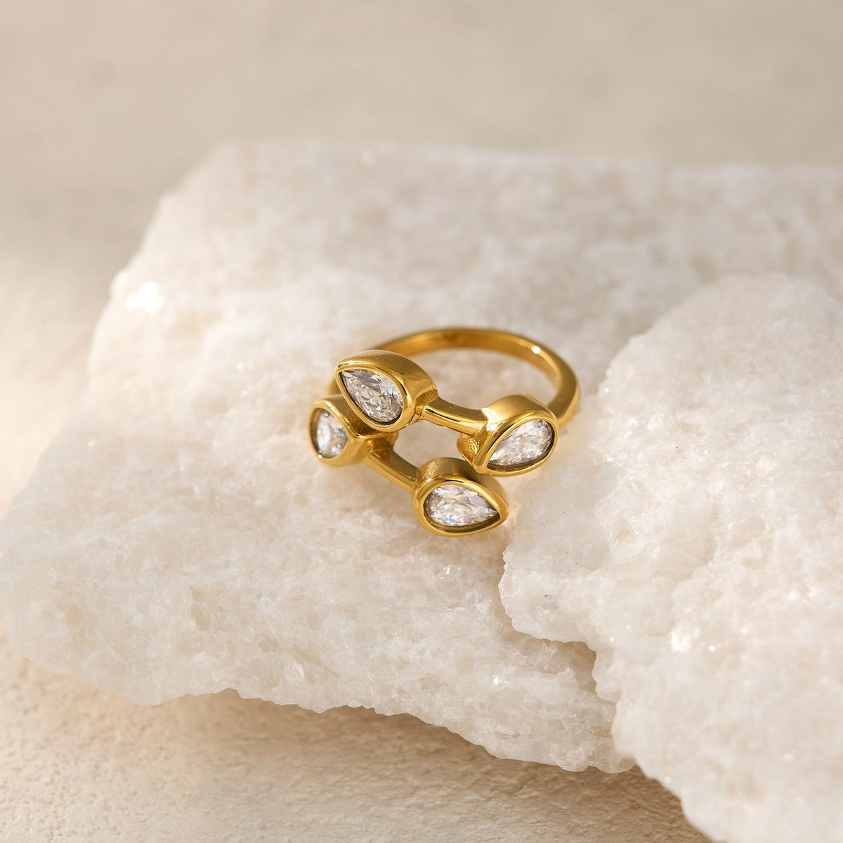 18k Classy Teardrop Open Ring