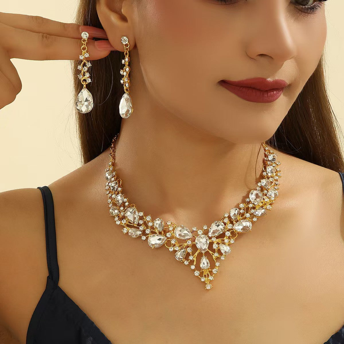 Elegant Teardrop Rhinestone Necklace & Earring Set
