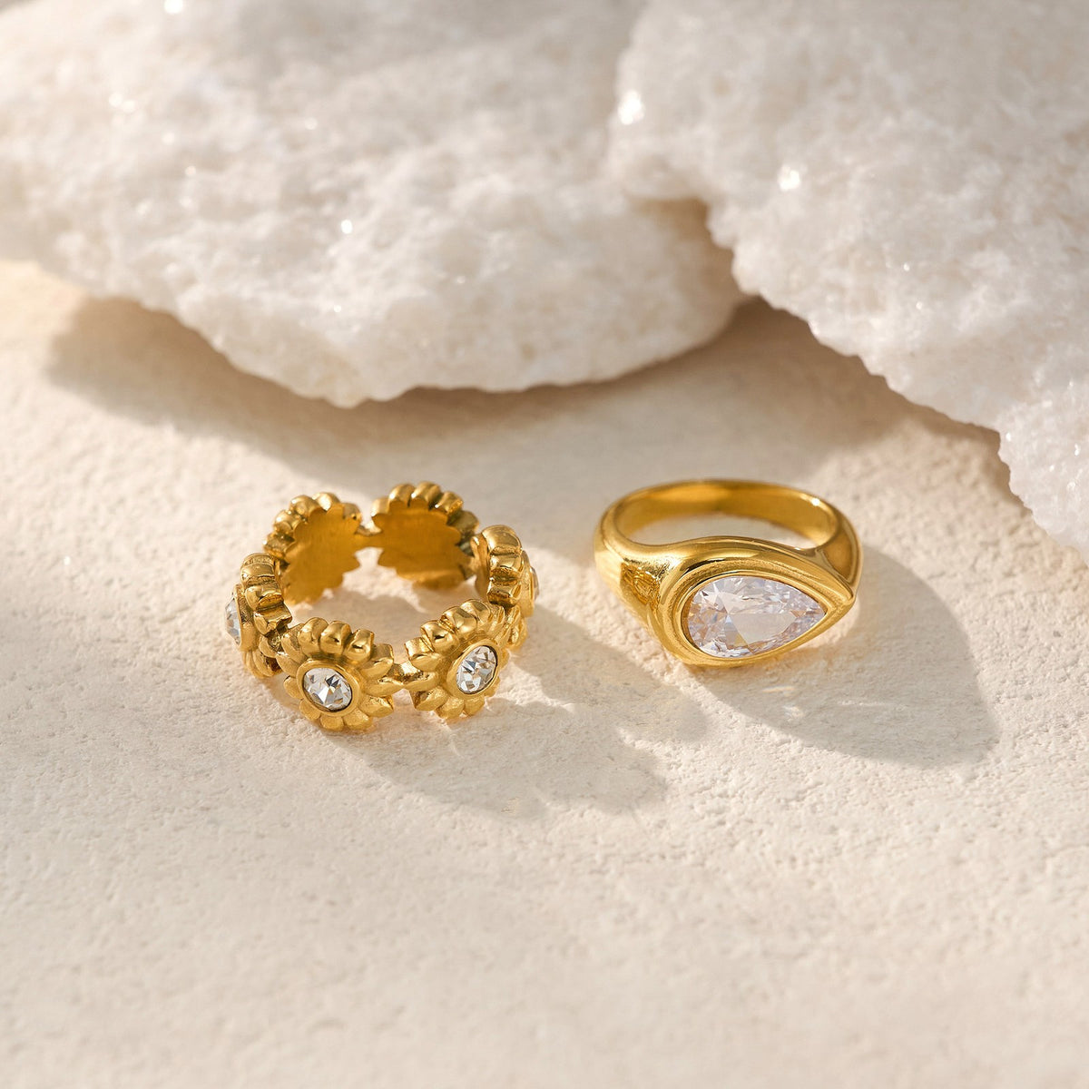 18k Dainty Teardrop Zircon Ring