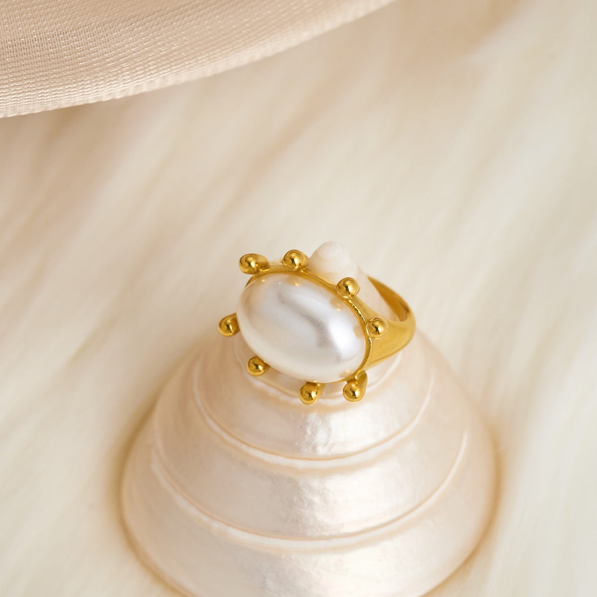 18k Classy Oval Stone Ring