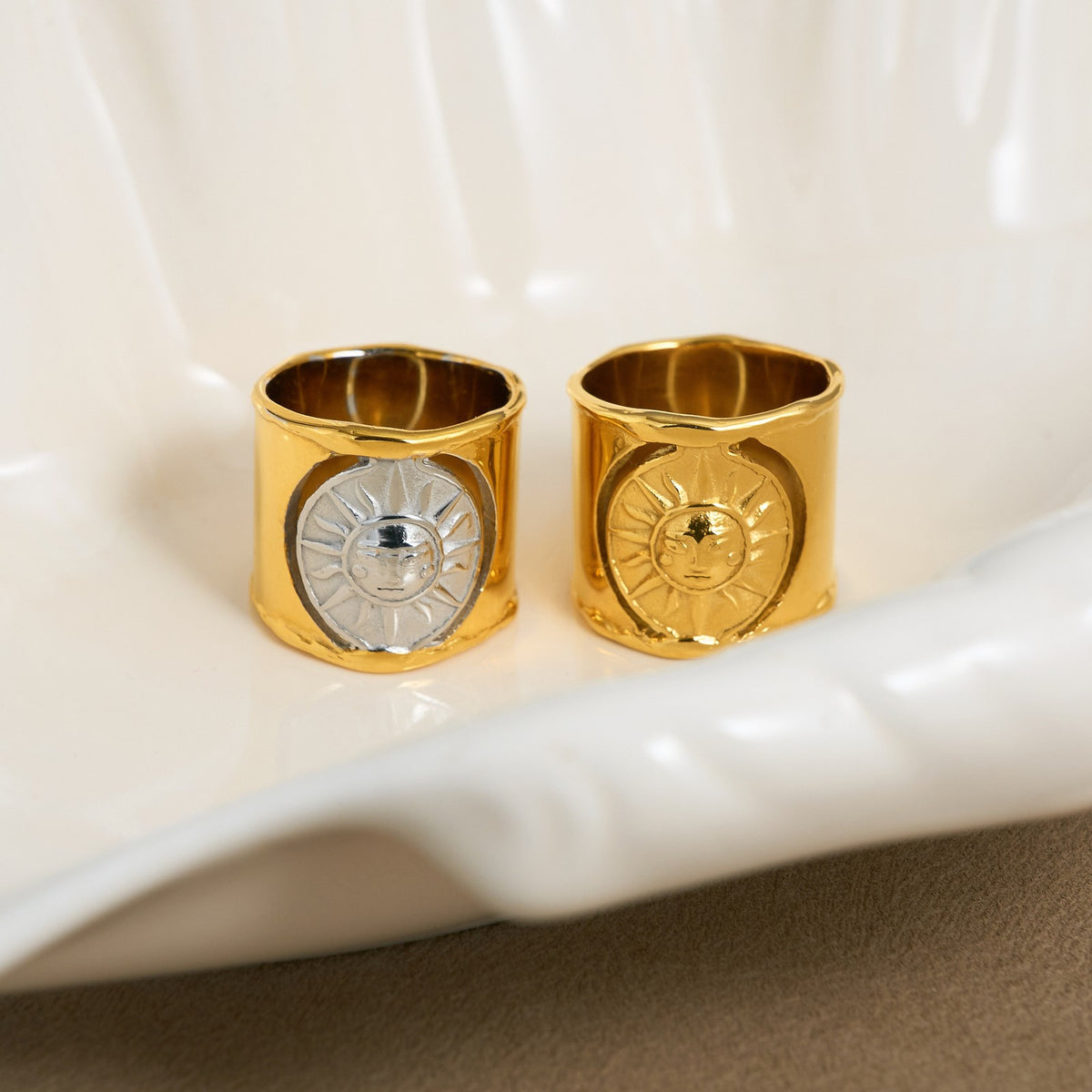 18k Classy Sun Motif Wide Band Ring