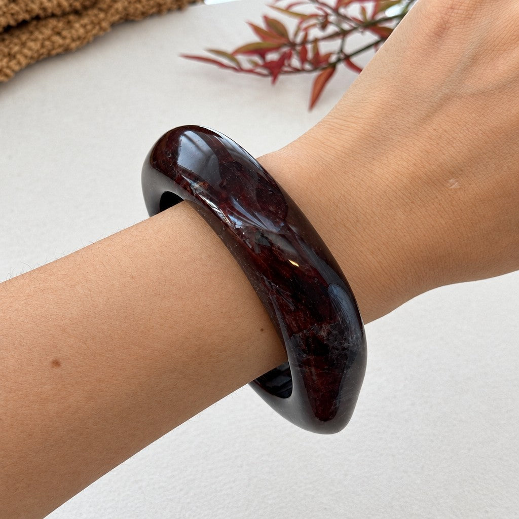 Classy Red Geometric Resin Bangle Set