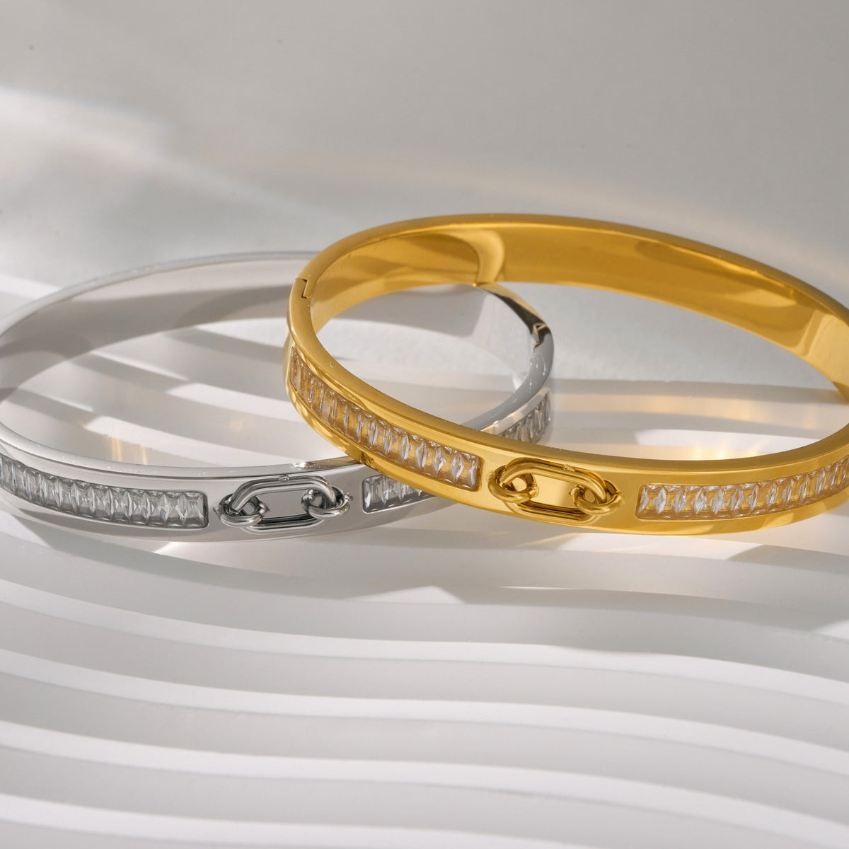 18k Classy Pave Buckle Bangle