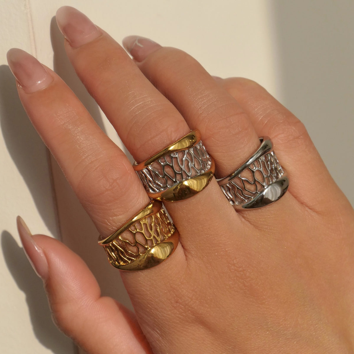 14k Classy Cutout Mesh Ring