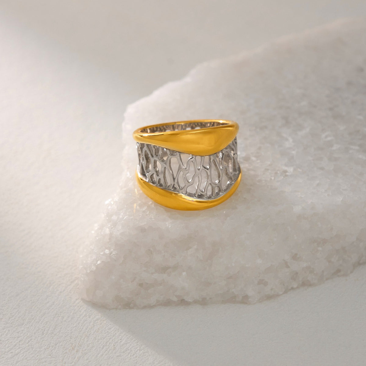 14k Classy Cutout Mesh Ring