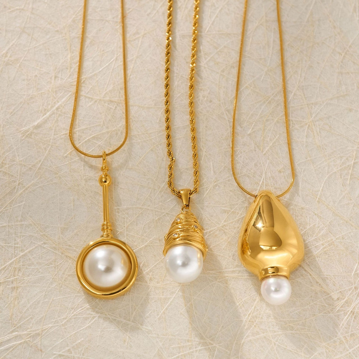 Dainty Pendulum Faux Pearl Necklace