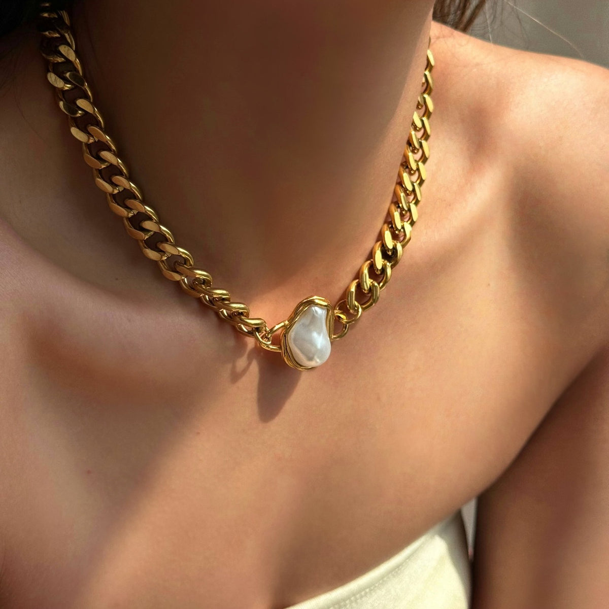 Classy Baroque Pearl Cuban Choker Necklace