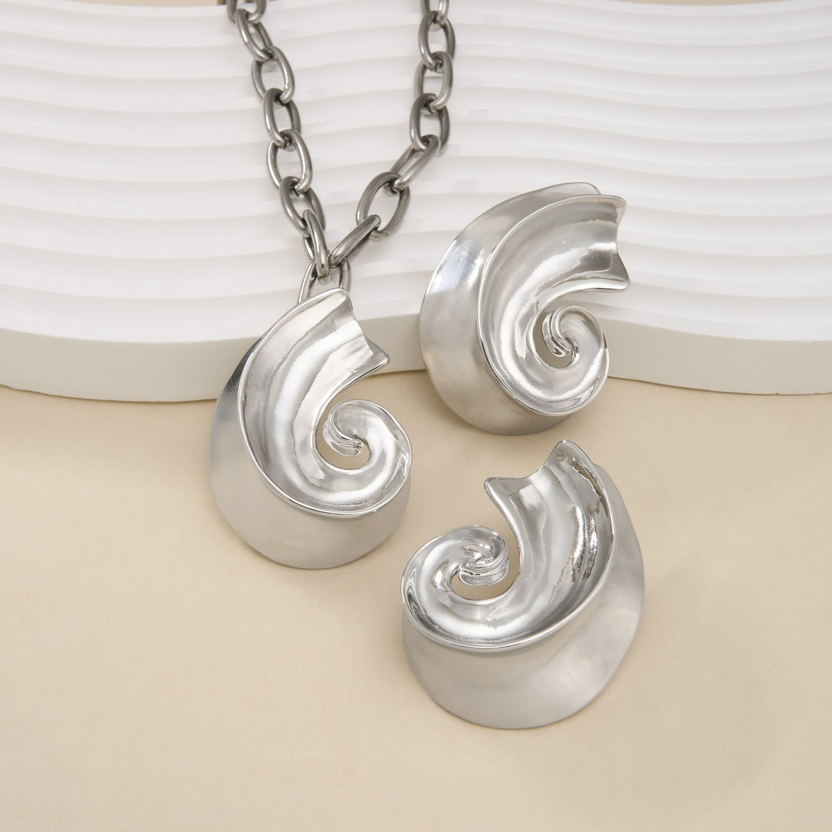 18k Bold Conch Swirl Necklace & Earring Set