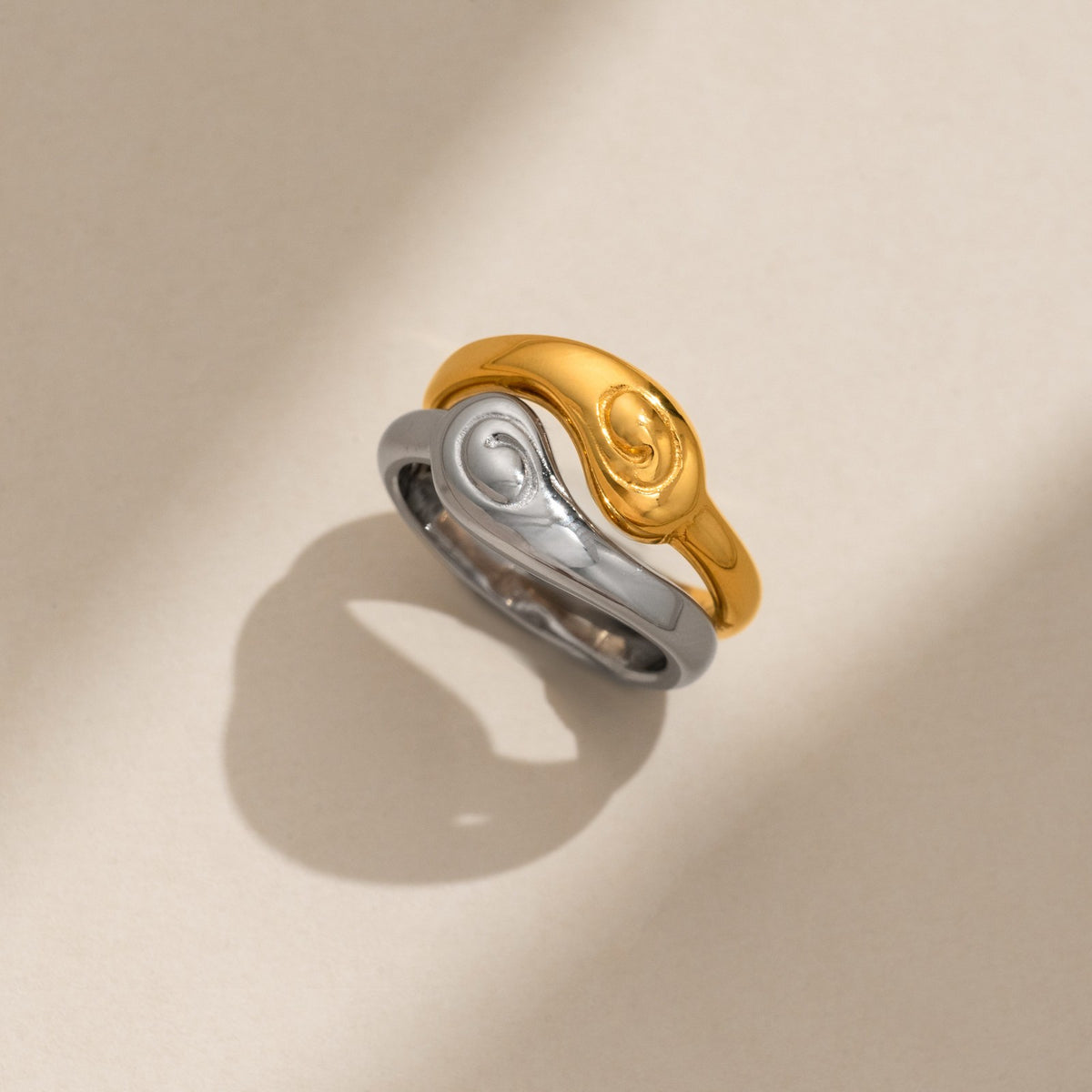 18k Classy Tai Chi Stackable Ring