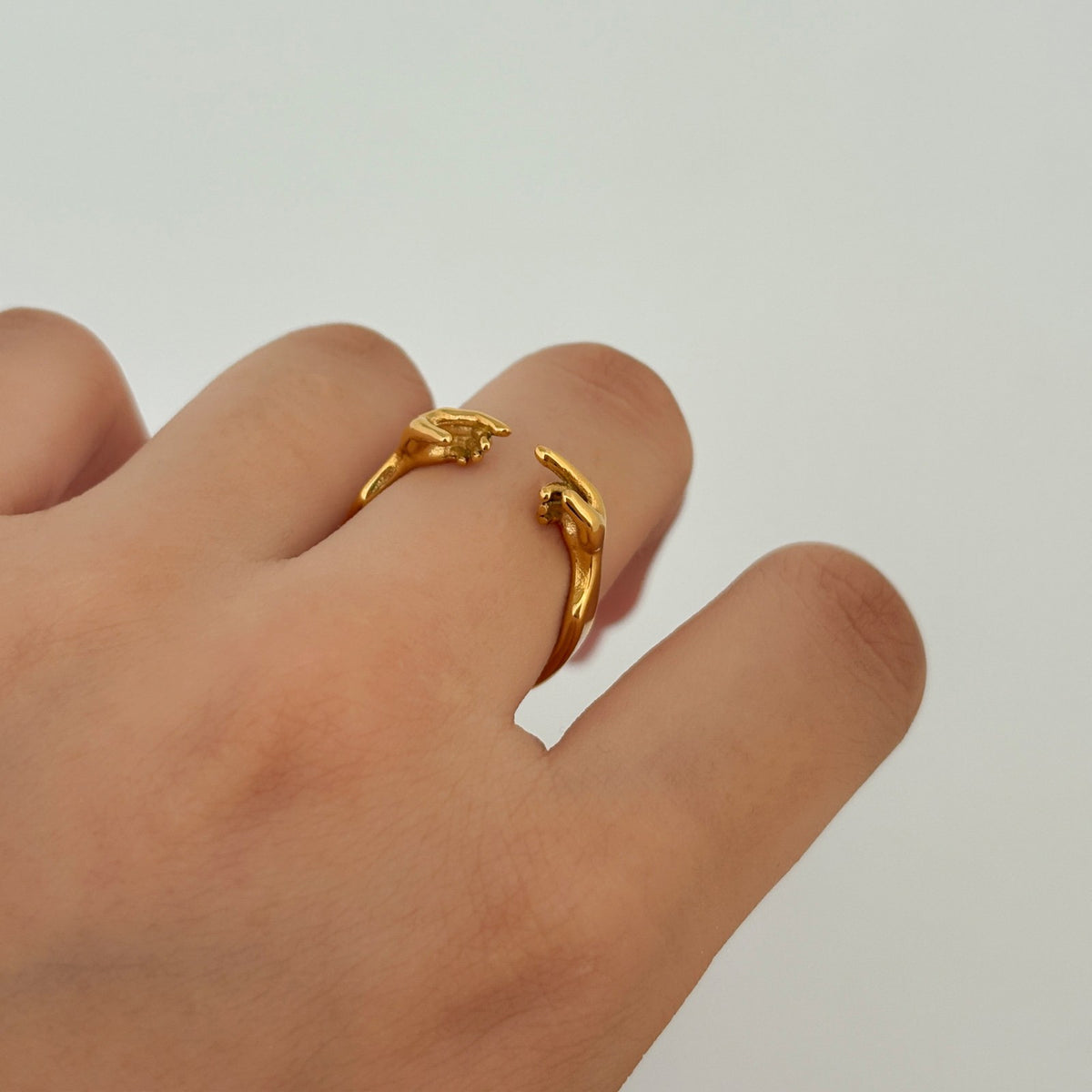 18k Dainty Touching Hands Open Ring