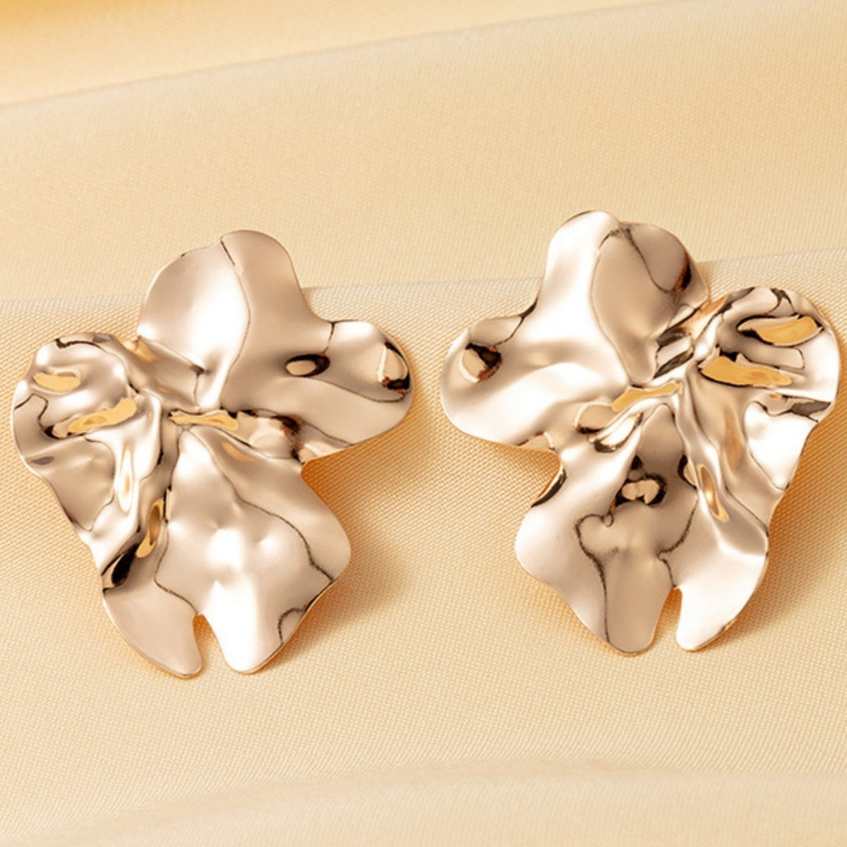 Classy Crumpled Geometric Stud Earrings