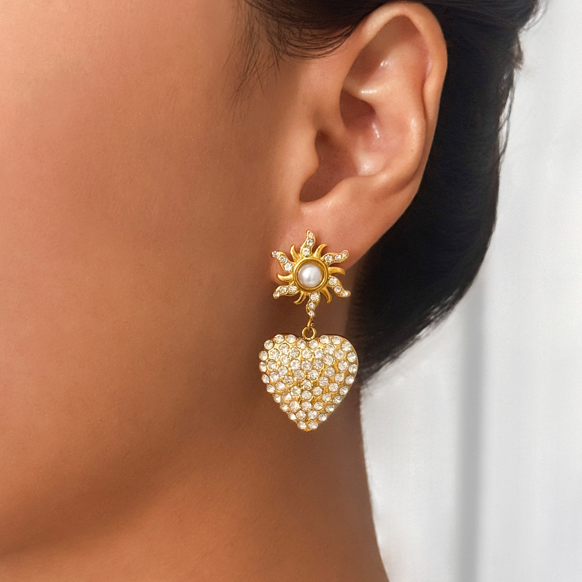 18k Dainty Sun Pearl Heart Earrings