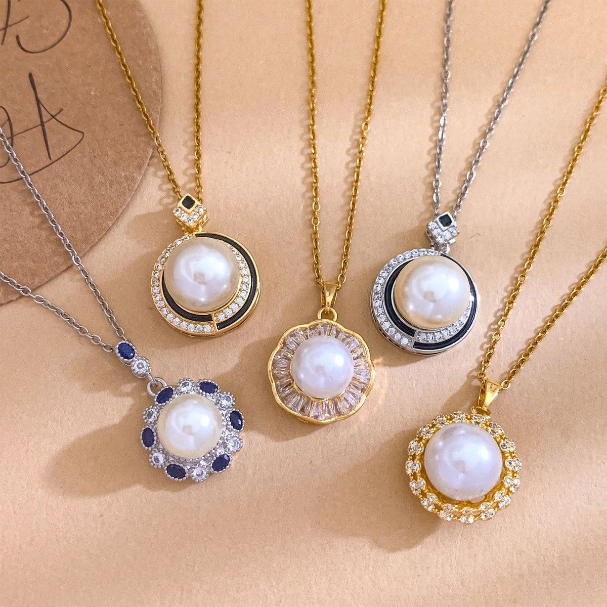 Classy Geometric Faux Pearl Pendant Necklace