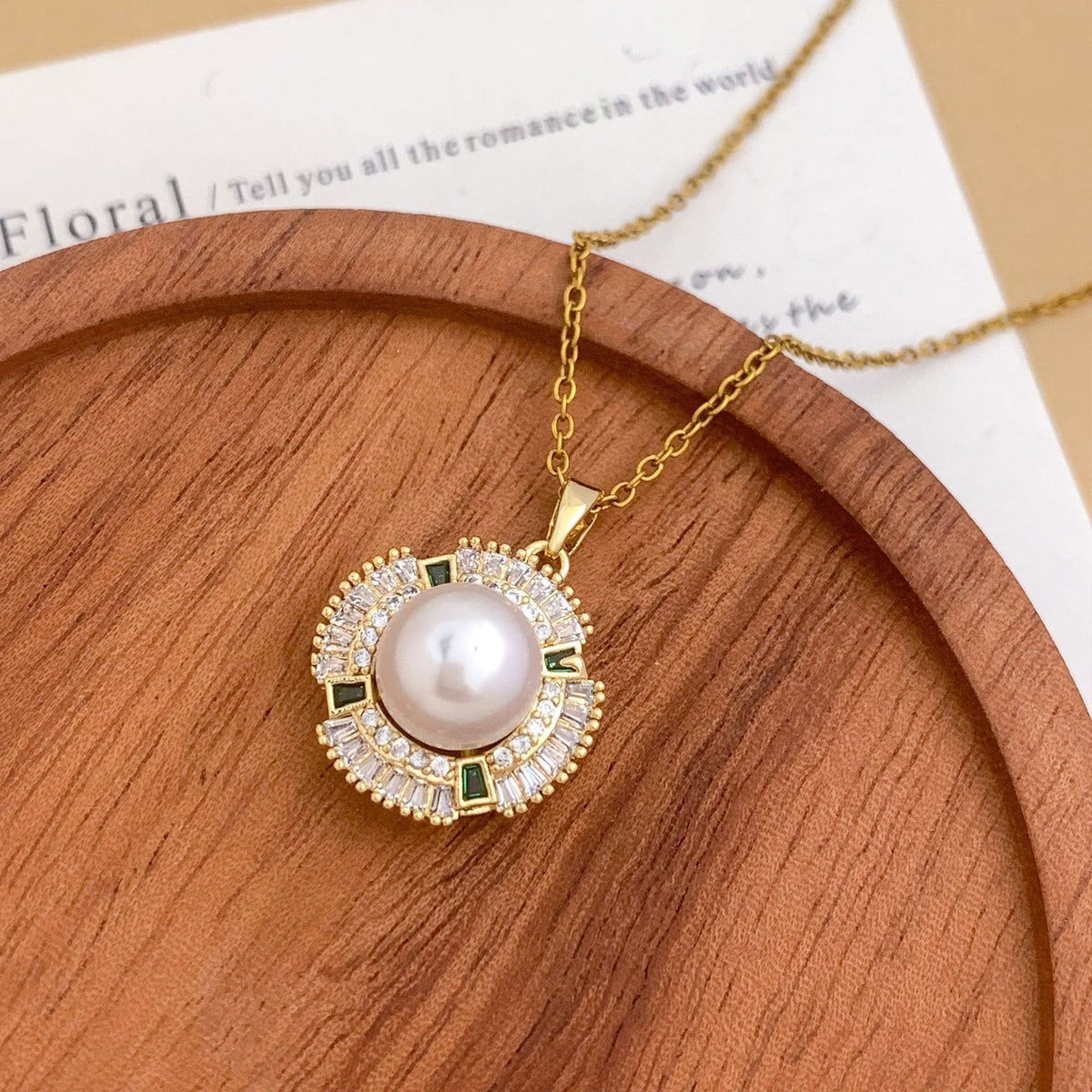 Classy Geometric Faux Pearl Pendant Necklace