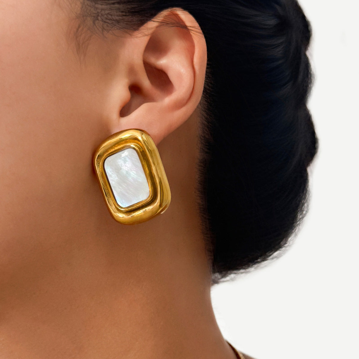 18k Vintage Shell Square Stud Earrings