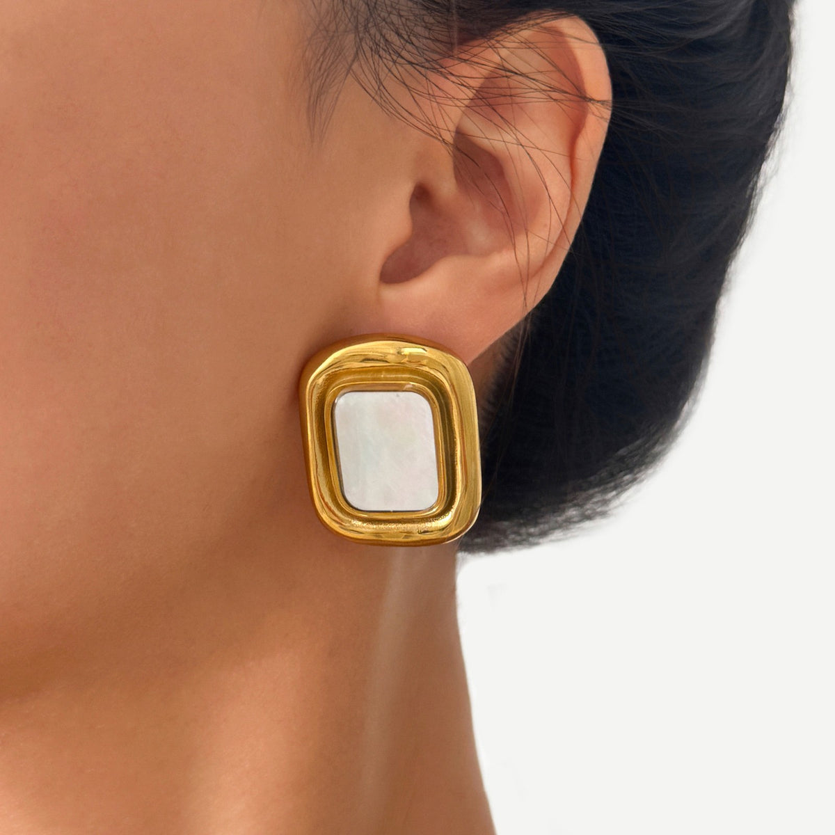 18k Vintage Shell Square Stud Earrings