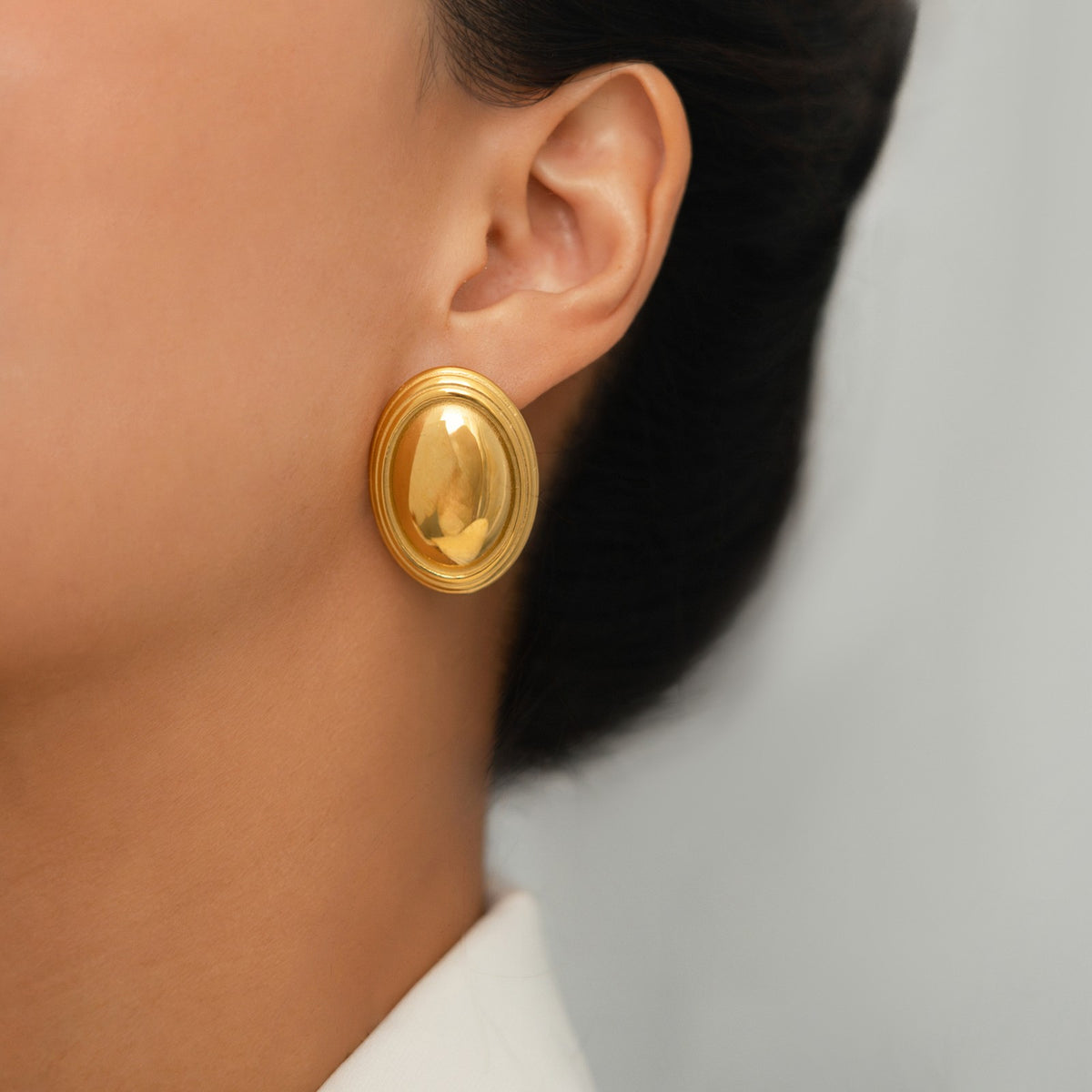18k Classy Polished Oval Stud Earrings