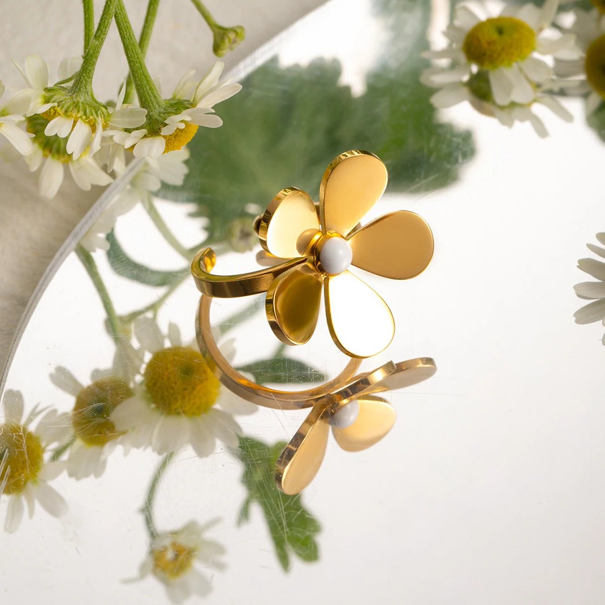18k Dainty Daisy Floral Ring - Veinci