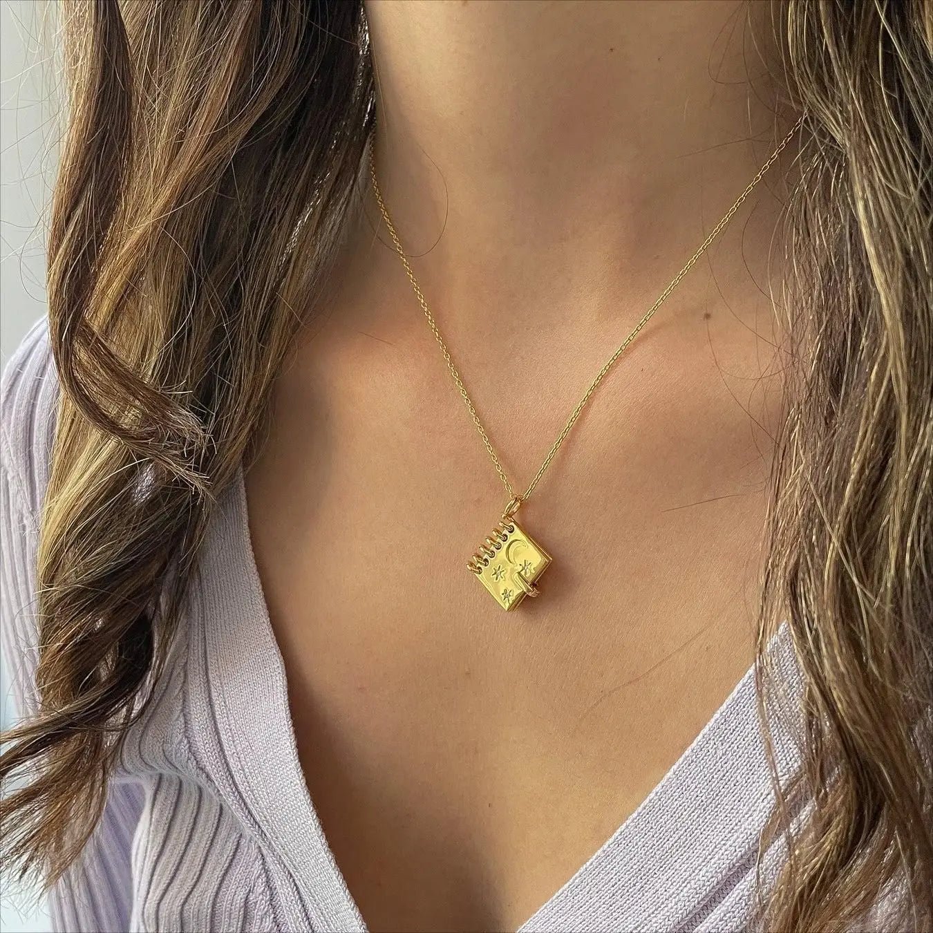 18k "I Love You To The Moon and Back" Booklet Necklace - Veinci