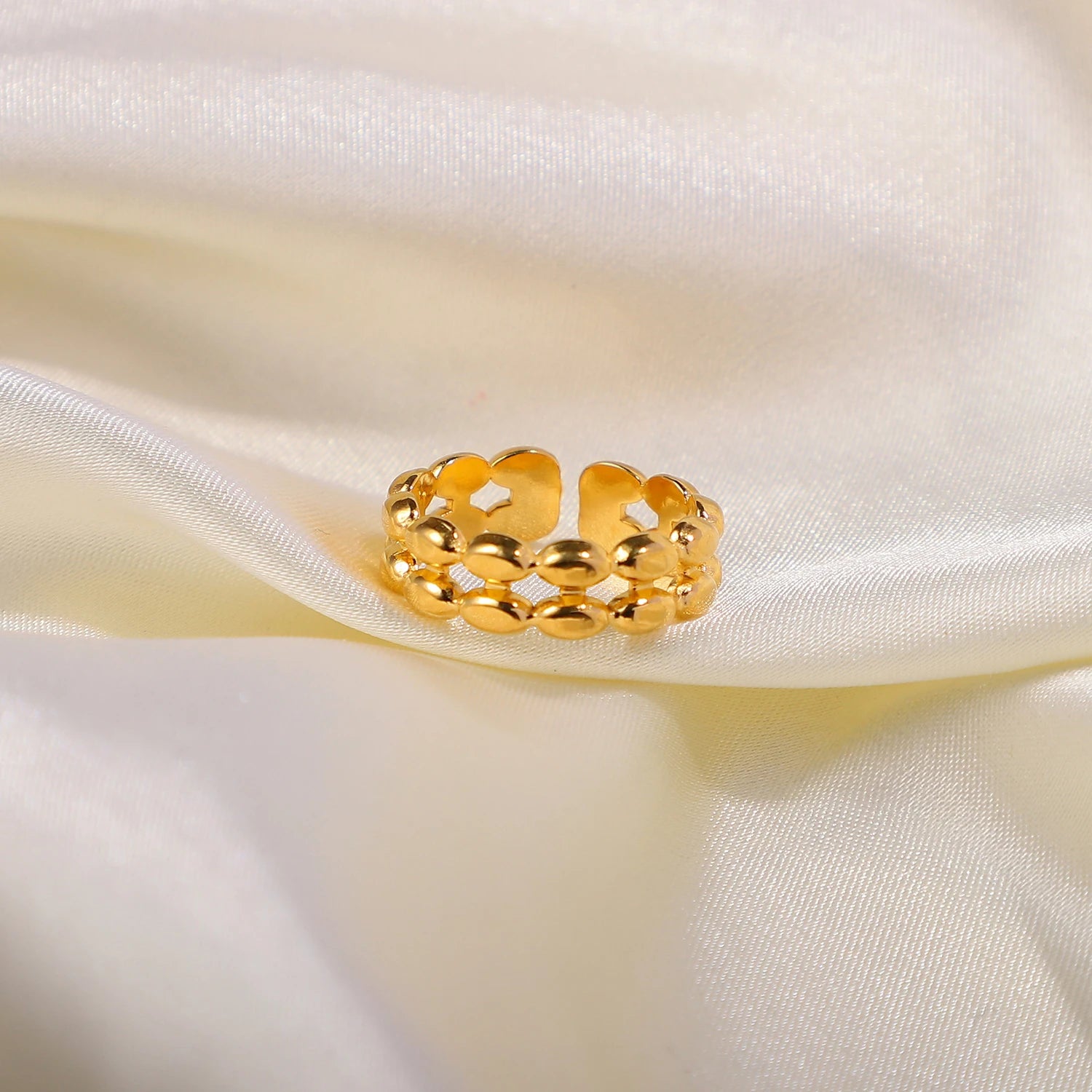 18k Oval Bead Ring