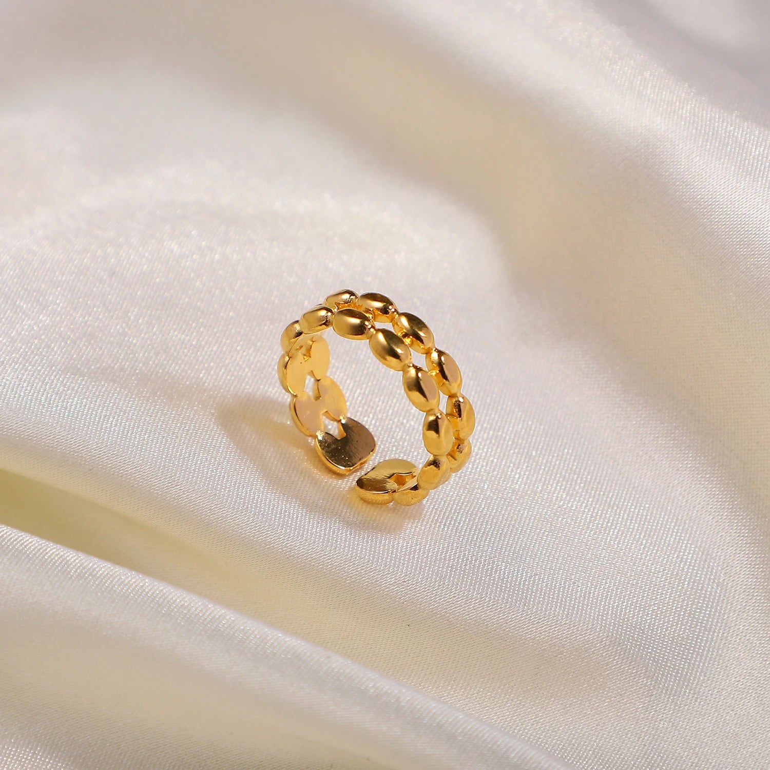 18k Oval Bead Ring