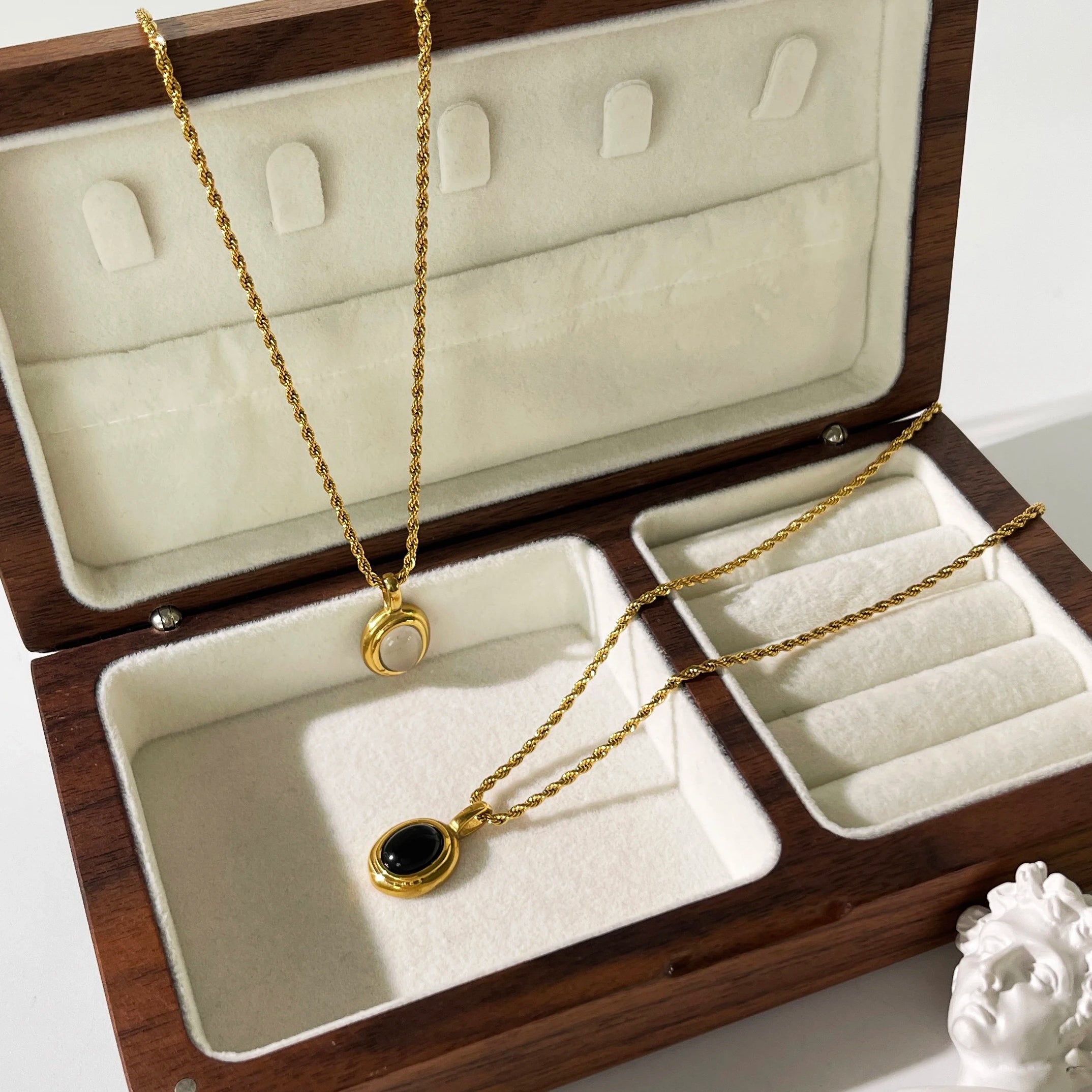 18k Classy Vintage Inspired Oval Gem Stone Necklace