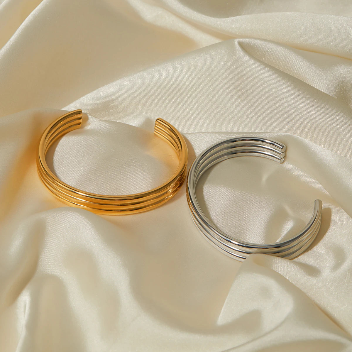 18k Triple Ribbed Bangle Bracelet