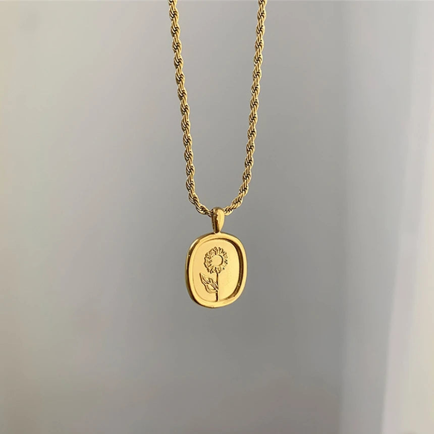 Feminine Floral Pendant Rope Chain Necklace