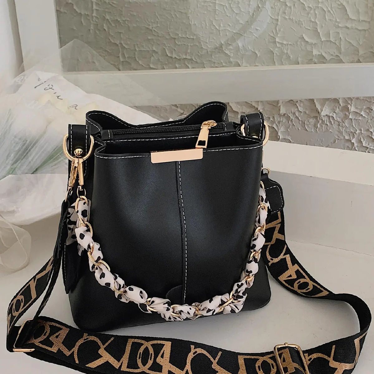 Fashionable Chain Bucket Crossbody Bag
