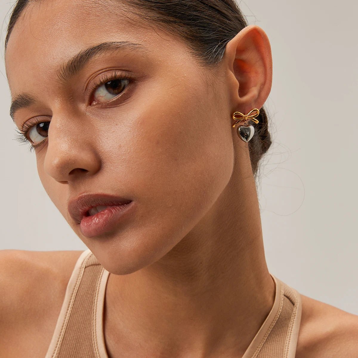Dainty Bow Heart Earrings - Veinci